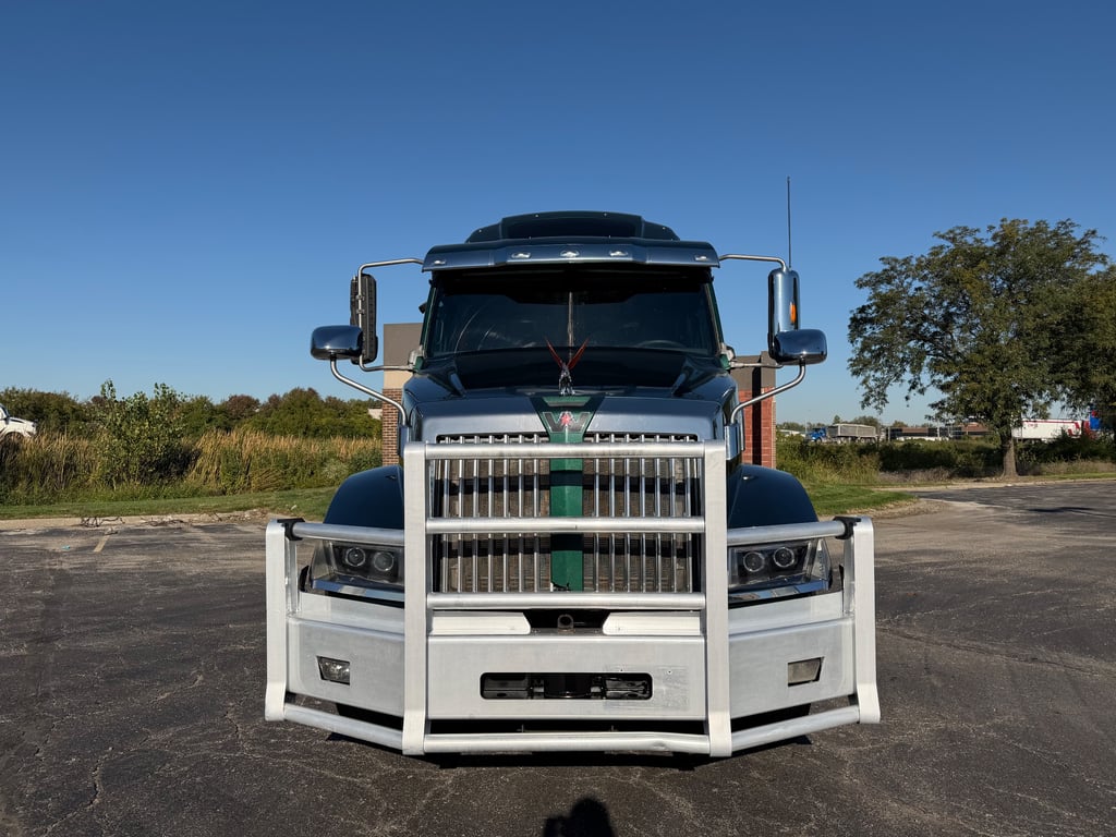 2017 Western Star 5700XE in Kansas City, MO — photo 3