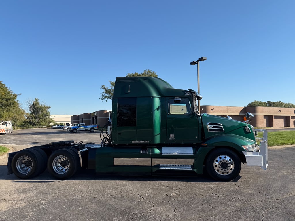 2017 Western Star 5700XE in Kansas City, MO — photo 4