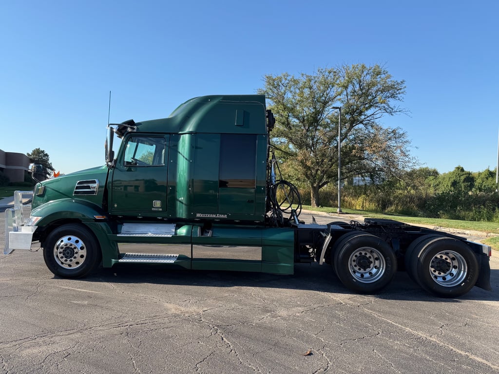 2017 Western Star 5700XE in Kansas City, MO — photo 5