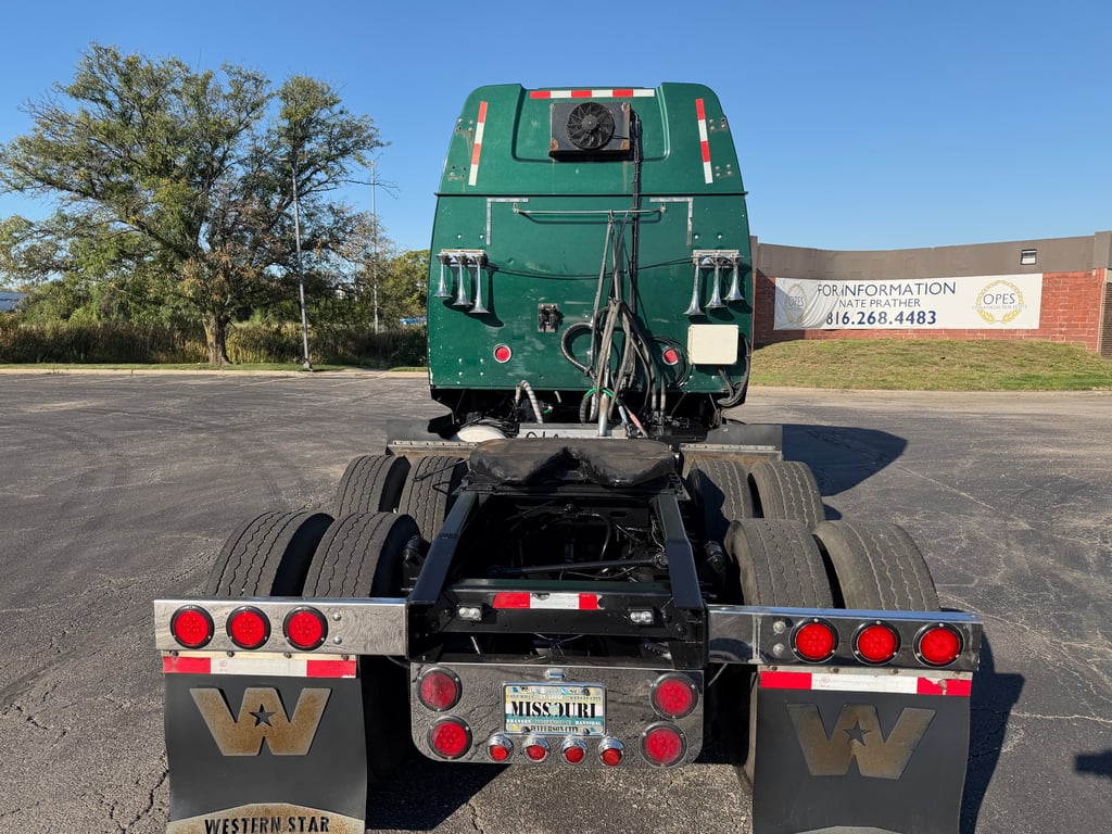 2017 Western Star 5700XE in Kansas City, MO — photo 8