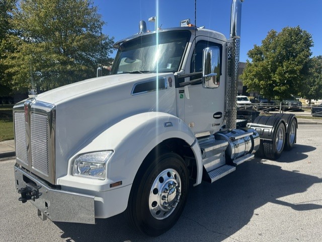 2024 Kenworth T880 in Chattanooga, TN — photo 2