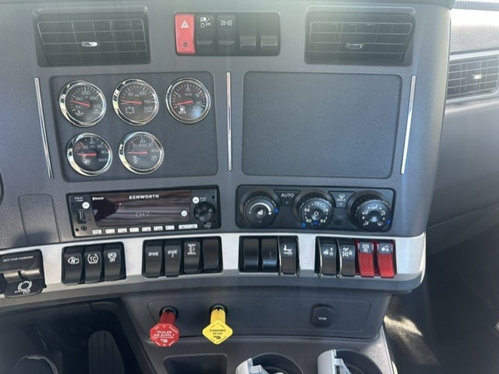2024 Kenworth T880 in Chattanooga, TN — photo 8