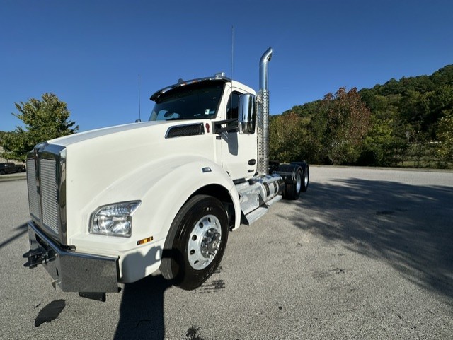 2025 Kenworth T880 in Chattanooga, TN — photo 2