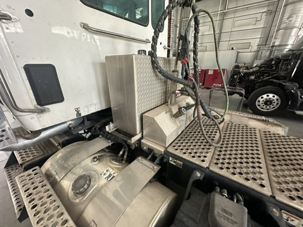 2025 Kenworth T880 in Chattanooga, TN — photo 7