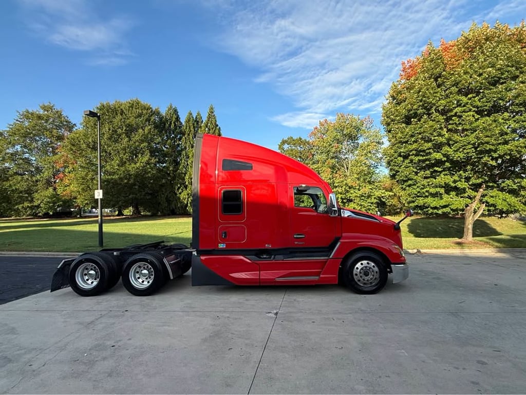 2025 Kenworth T680 in Greensboro, NC — photo 4