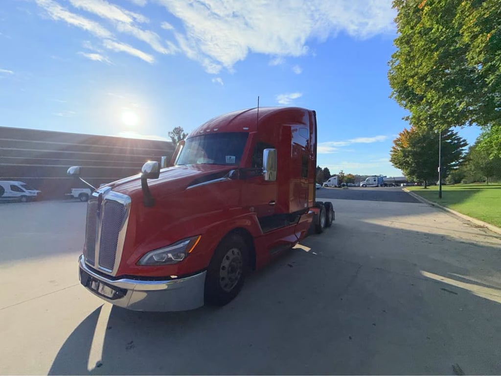 2025 Kenworth T680 in Greensboro, NC — photo 3