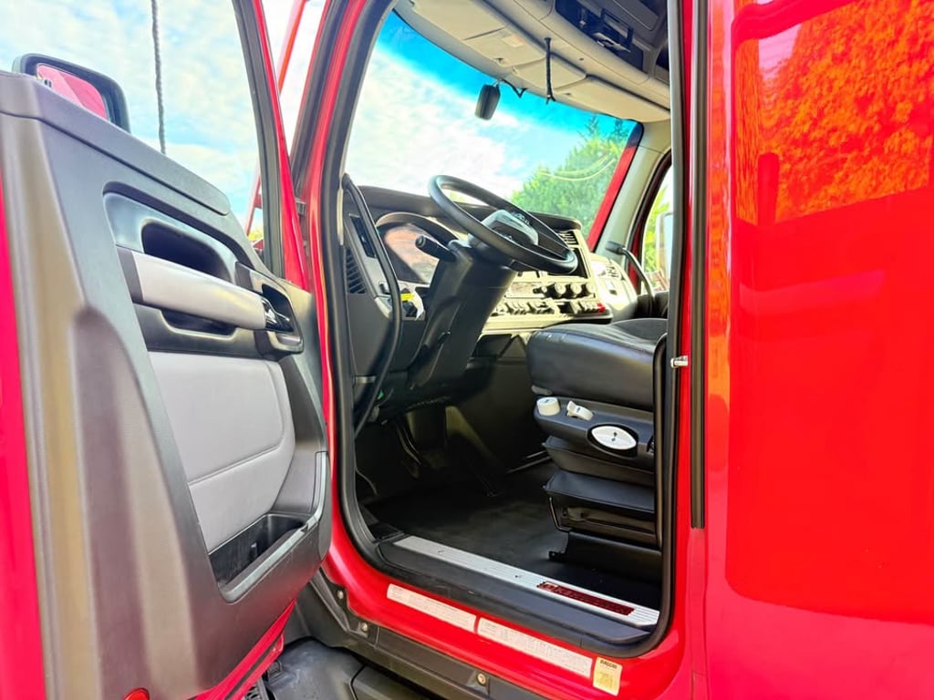 2025 Kenworth T680 in Greensboro, NC — photo 6