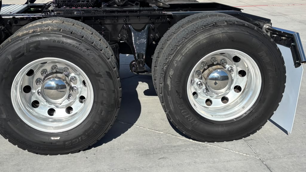 2021 International LT in El Paso, TX — photo 8