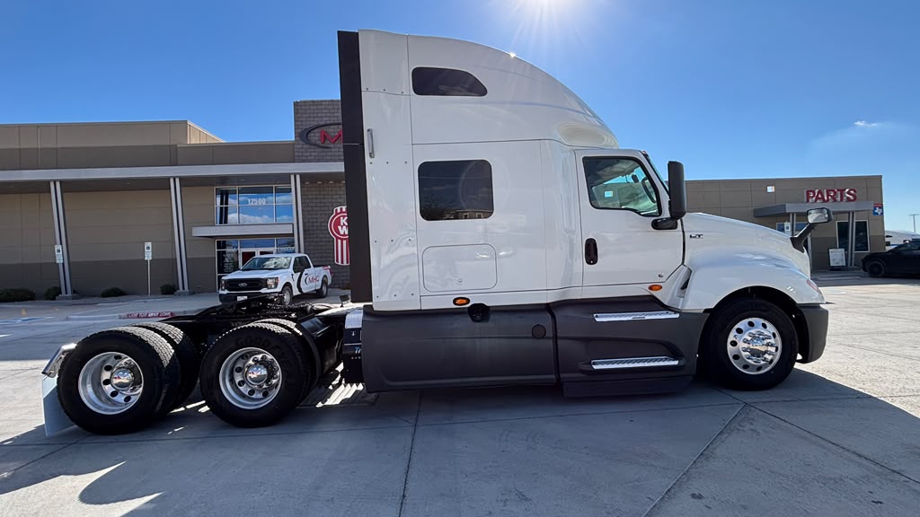 2021 International LT in El Paso, TX — photo 5