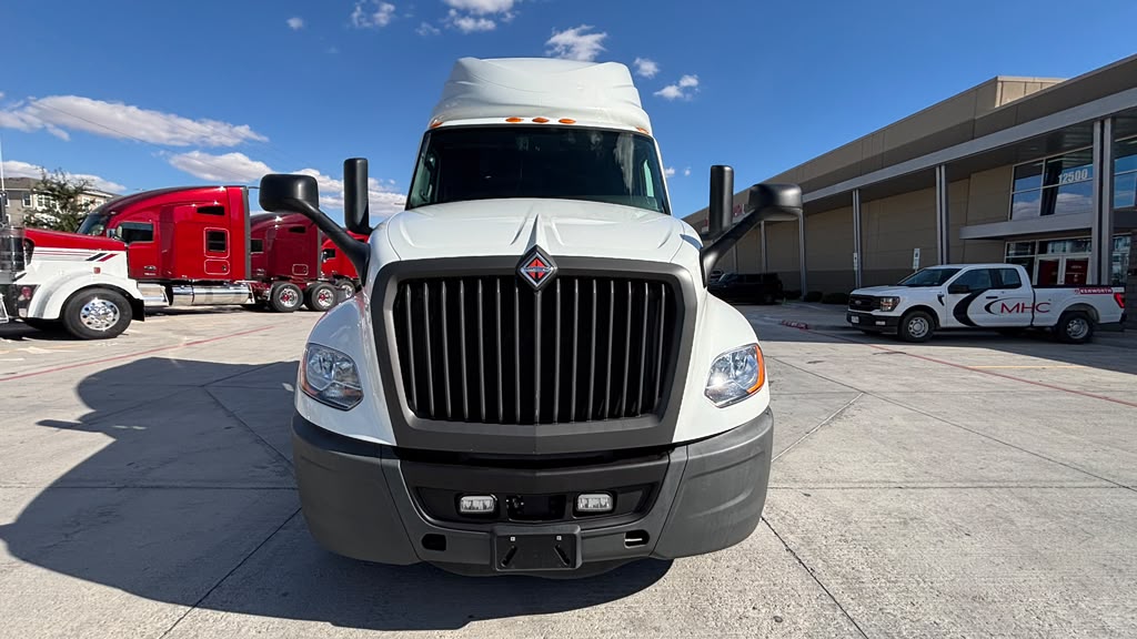 2021 International LT in El Paso, TX — photo 3