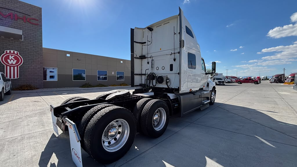 2021 International LT in El Paso, TX — photo 7