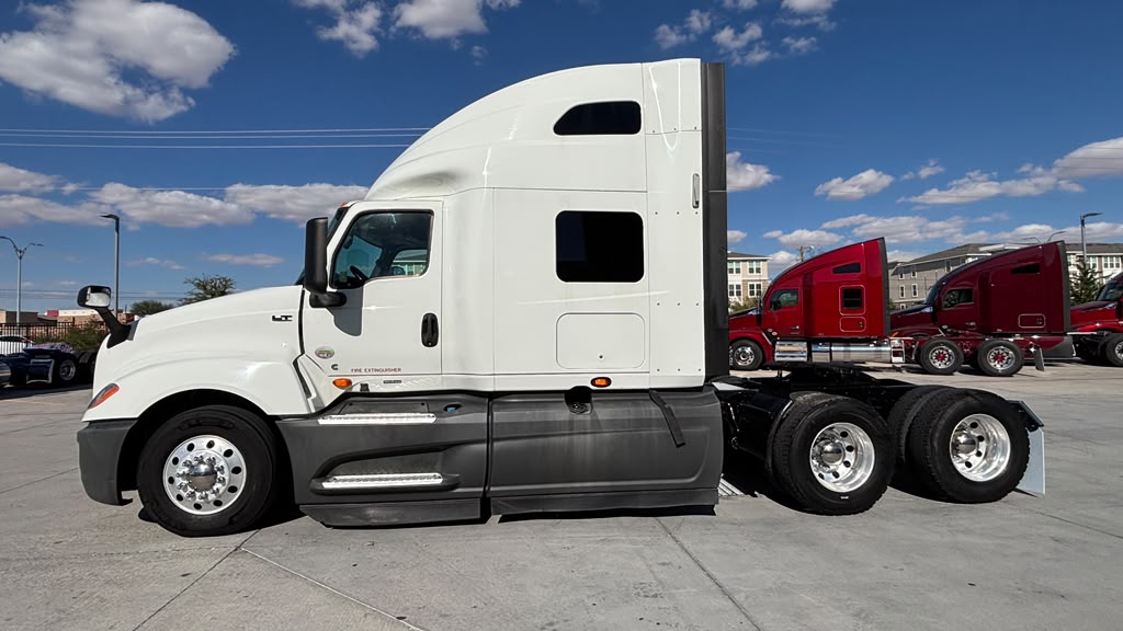 2021 International LT in El Paso, TX — photo 4