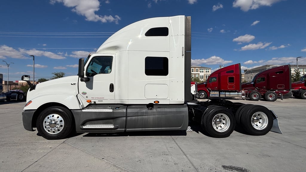 2021 International LT in El Paso, TX — photo 6