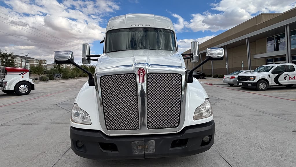 2022 Kenworth T680 in El Paso, TX — photo 7