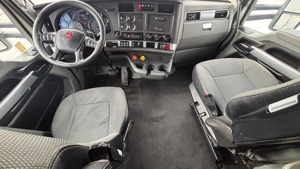 2022 Kenworth T680 in El Paso, TX — photo 3