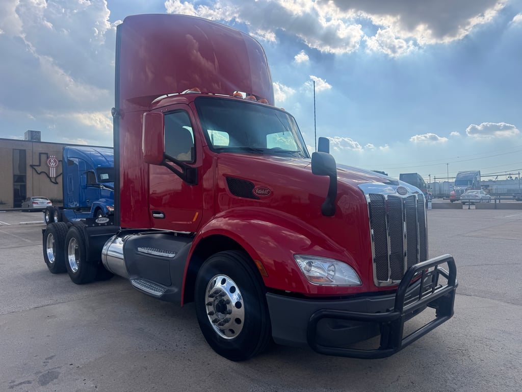 2021 Peterbilt 579 in Dallas, TX — photo 3
