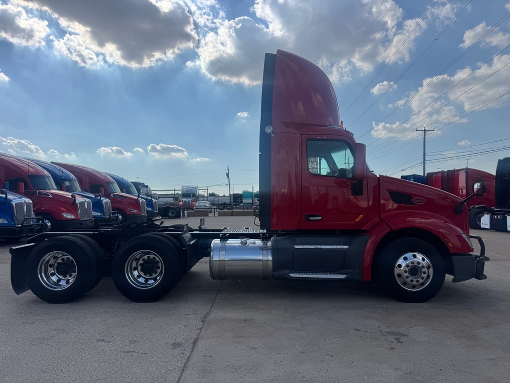 2021 Peterbilt 579 in Dallas, TX — photo 5