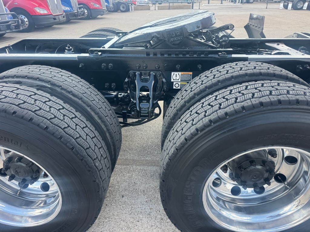 2021 Peterbilt 579 in Dallas, TX — photo 6