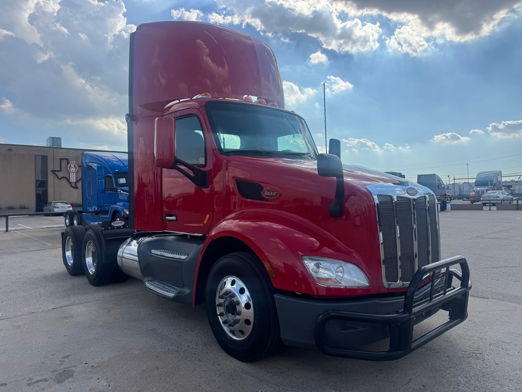 2021 Peterbilt 579 in Dallas, TX