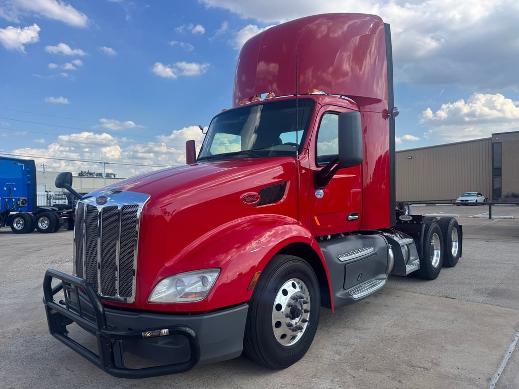 2021 Peterbilt 579 in Dallas, TX — photo 8