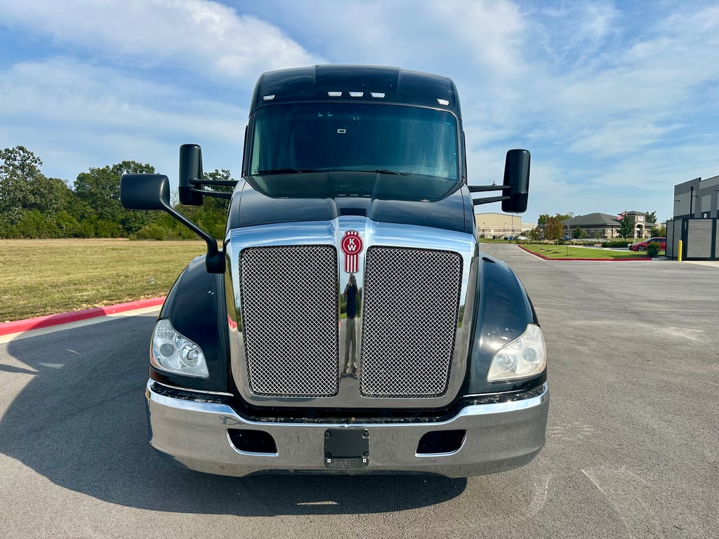 2022 Kenworth T680 in Springdale, AR — photo 7