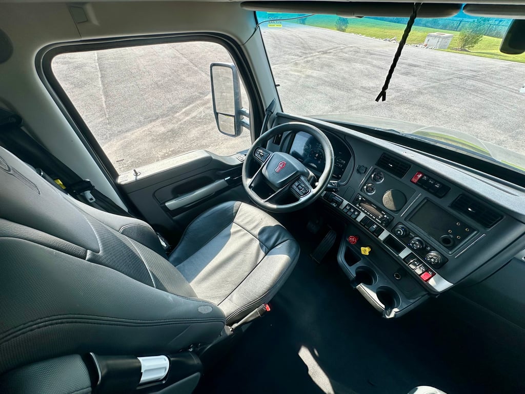 2022 Kenworth T680 in Springdale, AR — photo 3