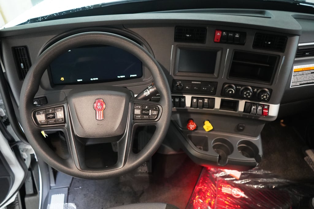 2027 Kenworth T680 in Joplin, MO — photo 2