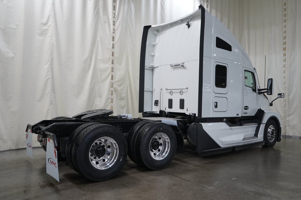2027 Kenworth T680 in Joplin, MO — photo 4