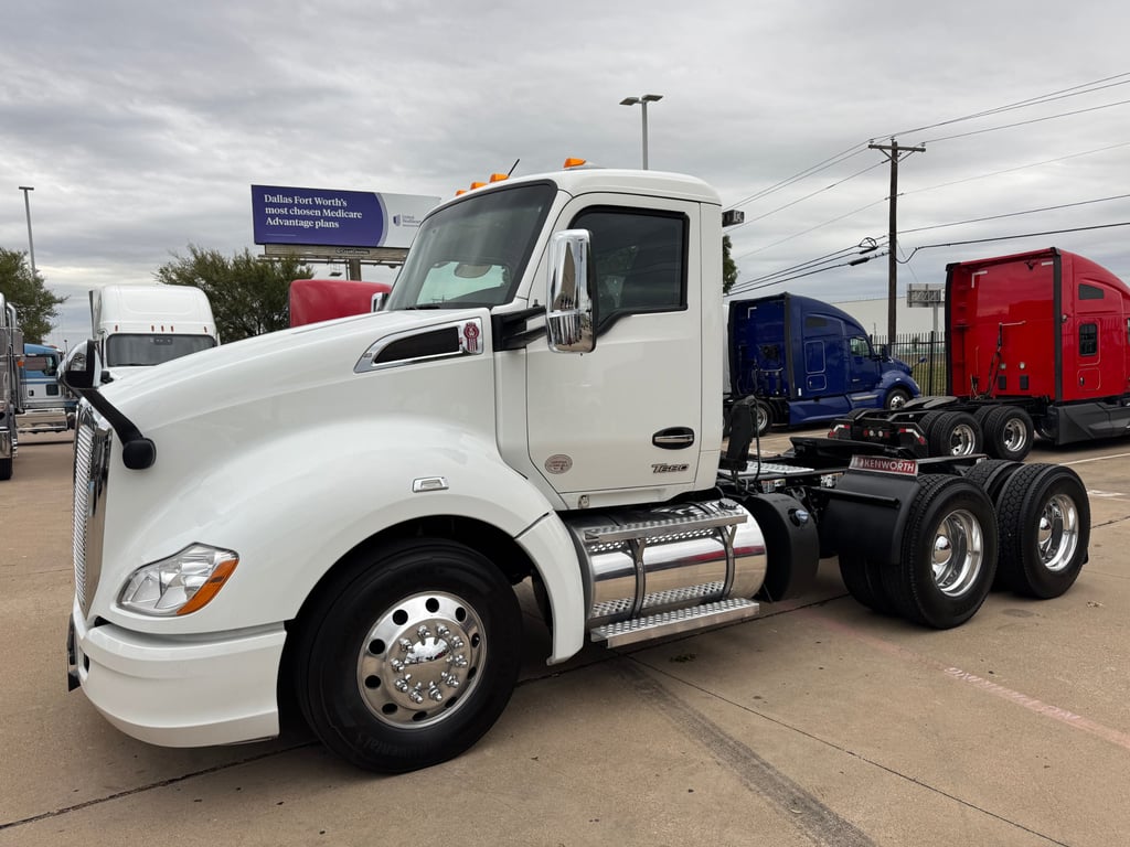 2022 Kenworth T680 in Dallas, TX — photo 2
