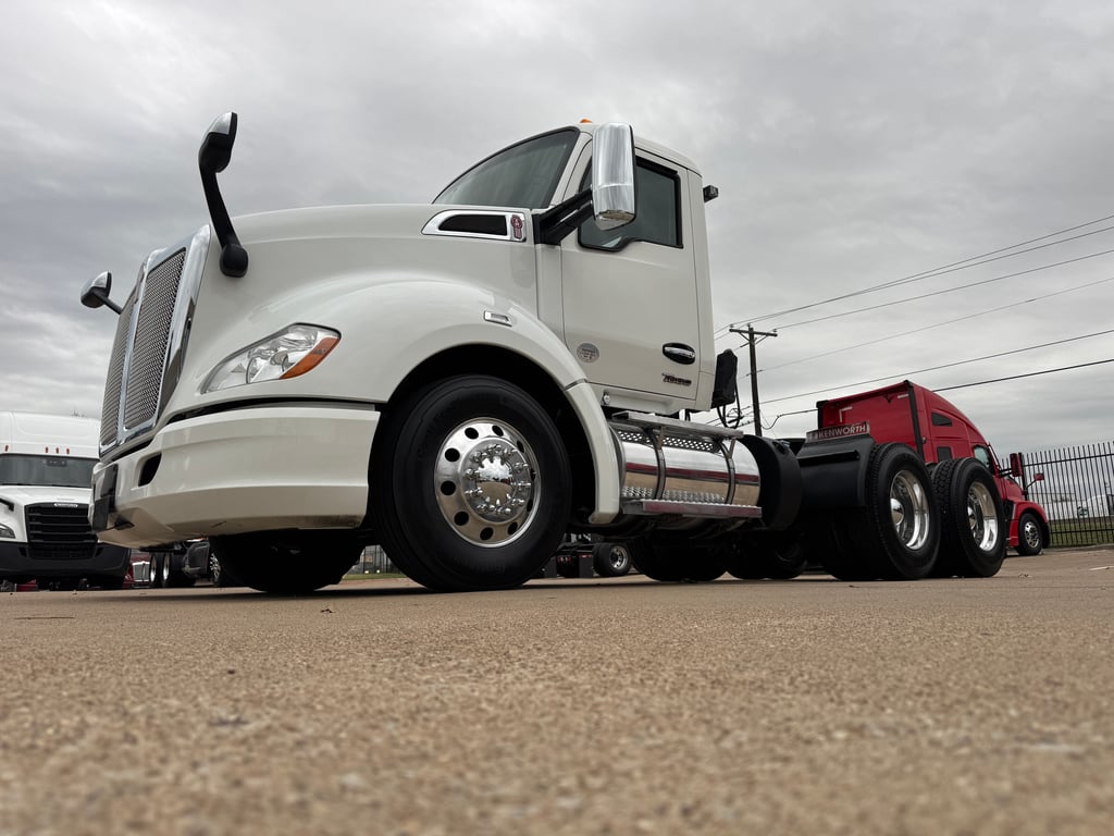 2022 Kenworth T680 in Dallas, TX — photo 8