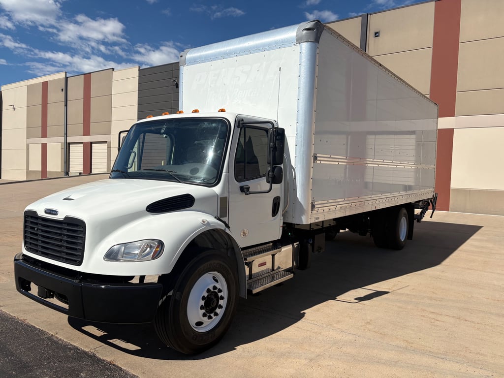 2022 Freightliner M2 106 in Denver, CO — photo 2