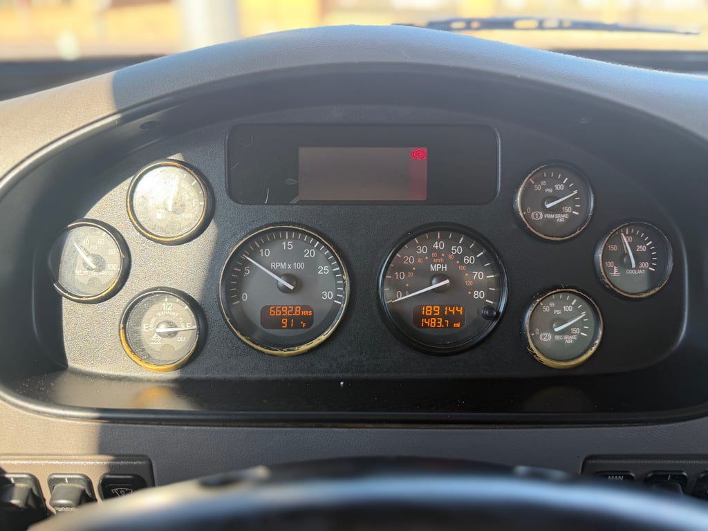 2020 Peterbilt 337 in Fort Worth, TX — photo 3