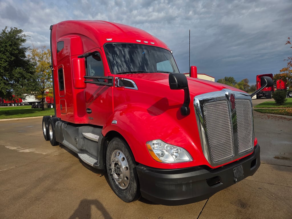 2022 Kenworth T680 in Cedar Rapids, IA
