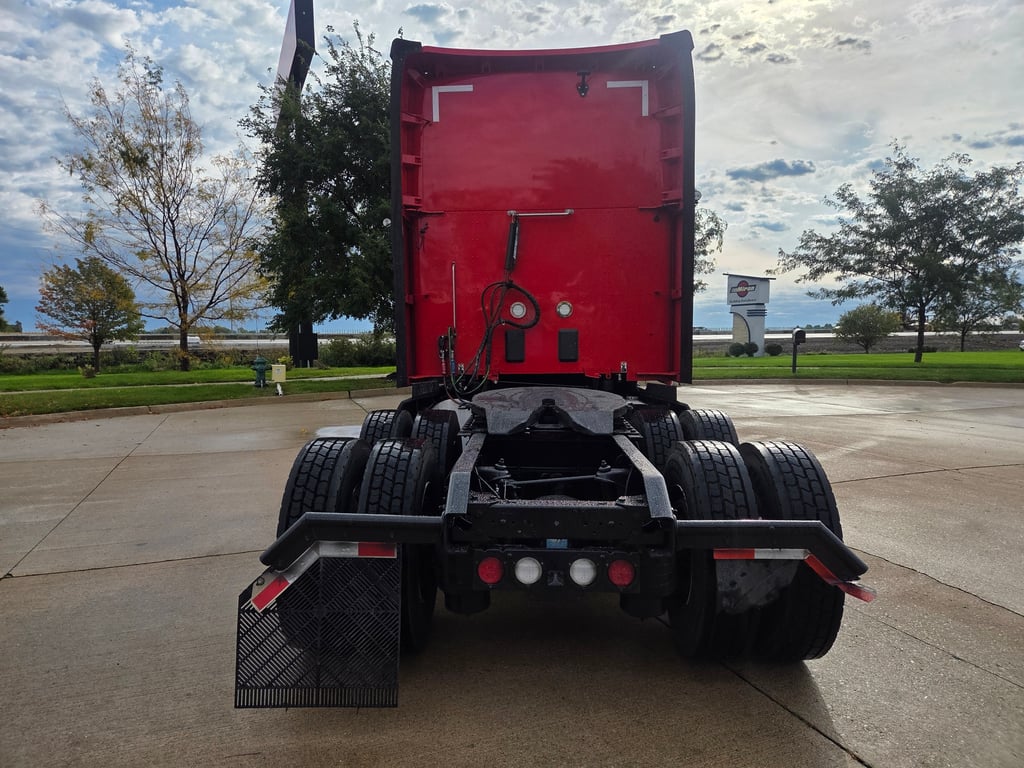 2022 Kenworth T680 in Cedar Rapids, IA — photo 5