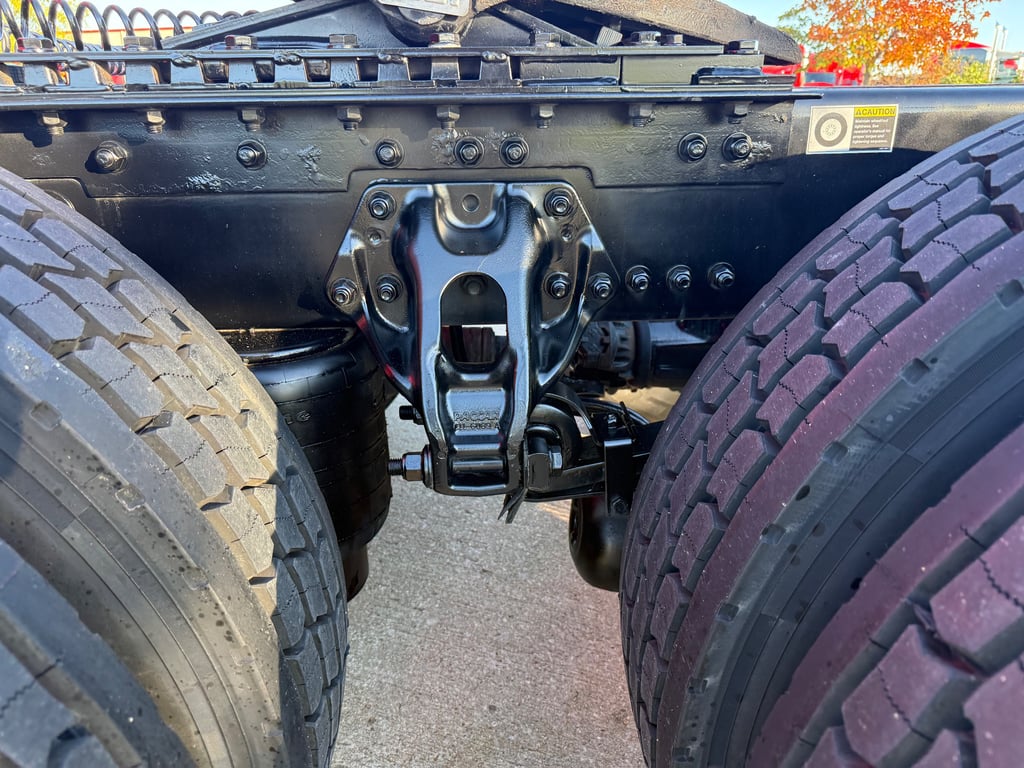 2023 Kenworth T680 in Cedar Rapids, IA — photo 4