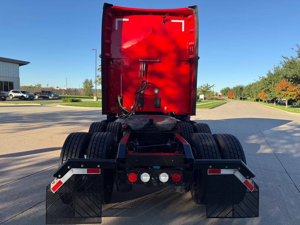 2023 Kenworth T680 in Cedar Rapids, IA — photo 5