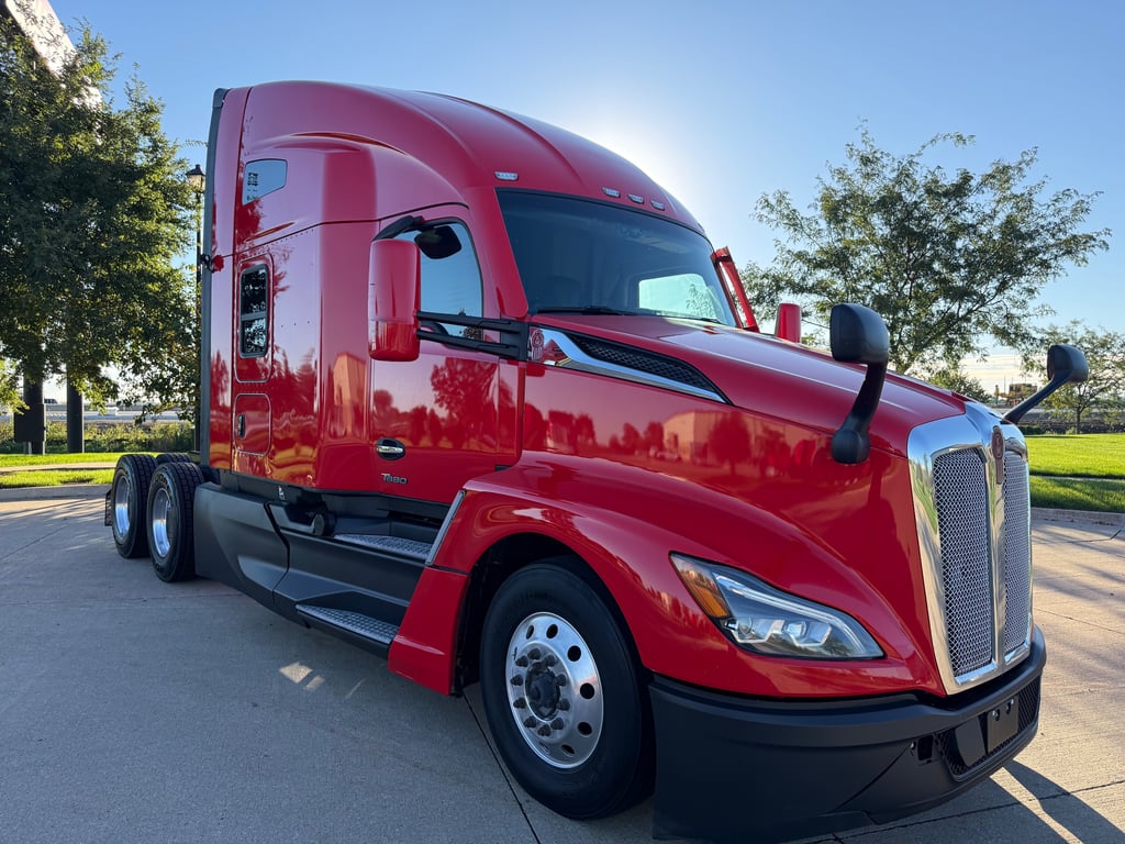 2023 Kenworth T680 in Cedar Rapids, IA