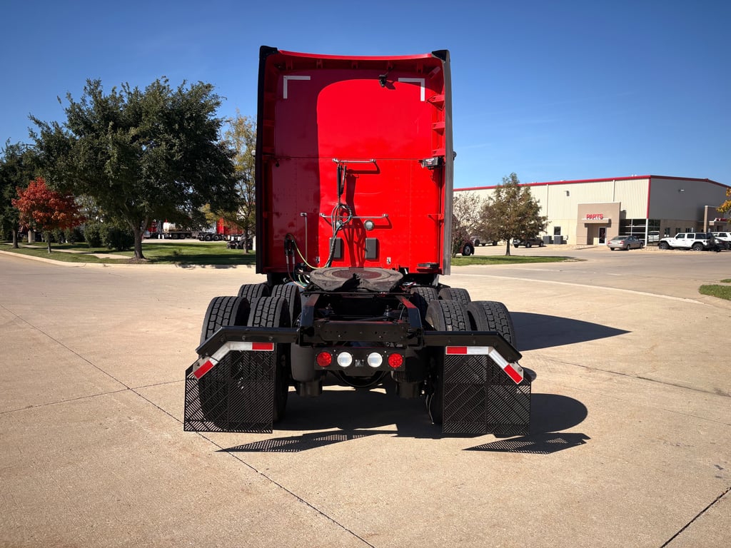 2023 Kenworth T680 in Cedar Rapids, IA — photo 6