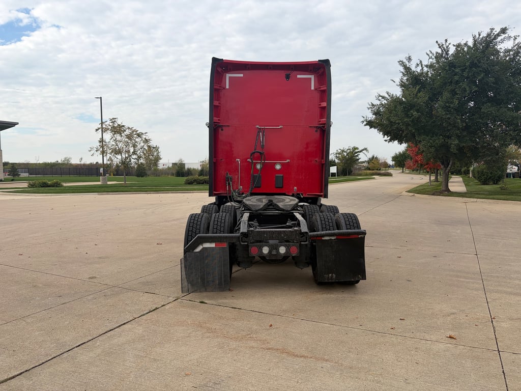 2023 Kenworth T680 in Cedar Rapids, IA — photo 5