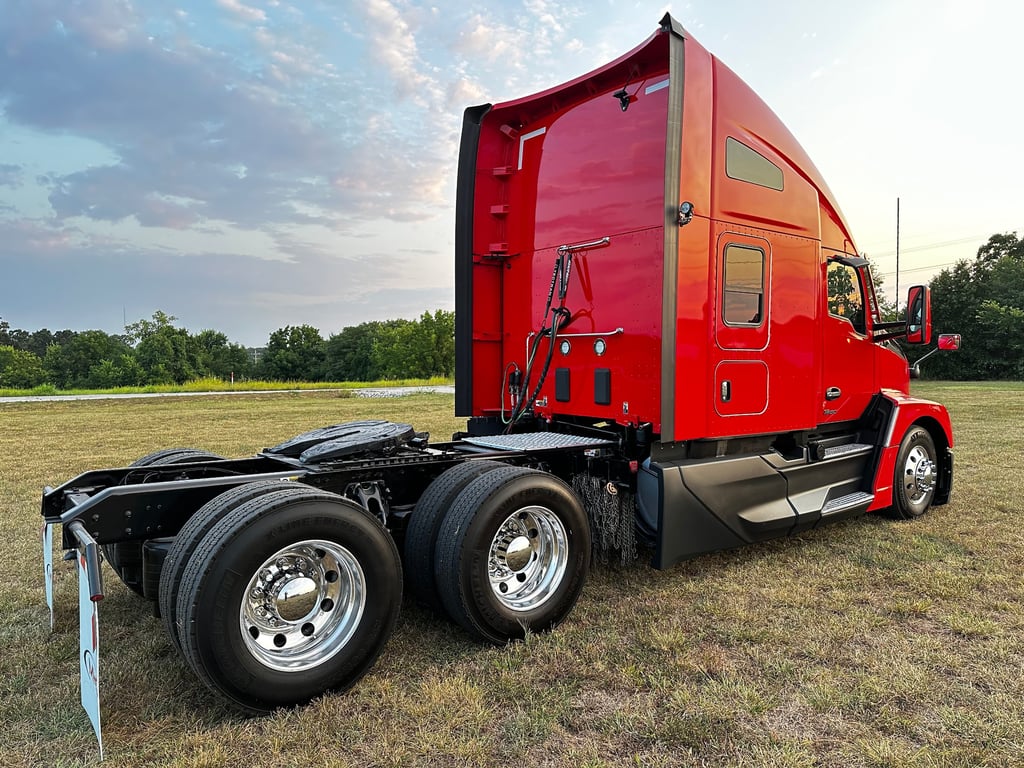 2024 Kenworth T680 in Joplin, MO — photo 3