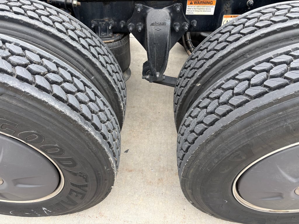 2023 Freightliner Cascadia in Omaha, NE — photo 4