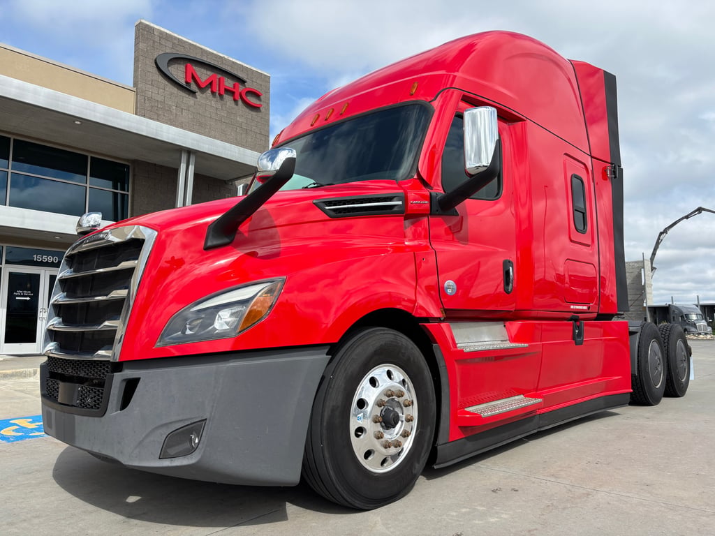 2023 Freightliner Cascadia in Omaha, NE — photo 2