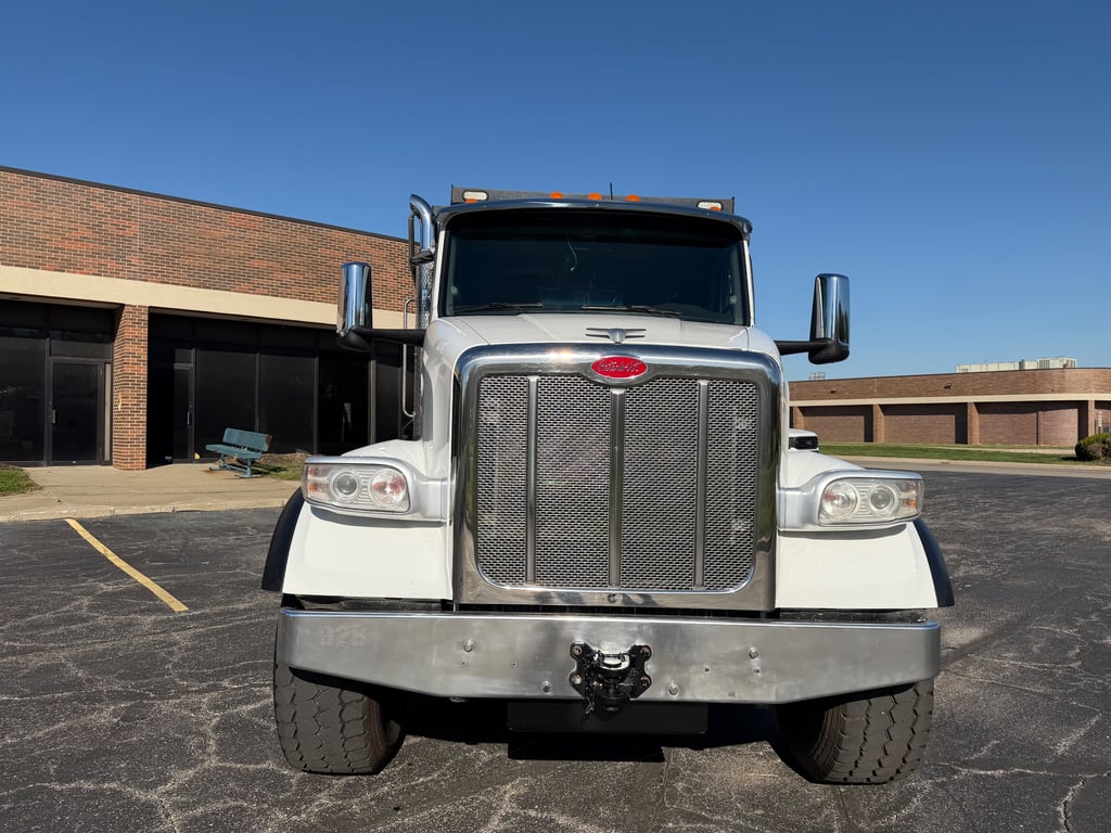 2023 Peterbilt 567 in Kansas City, MO — photo 3
