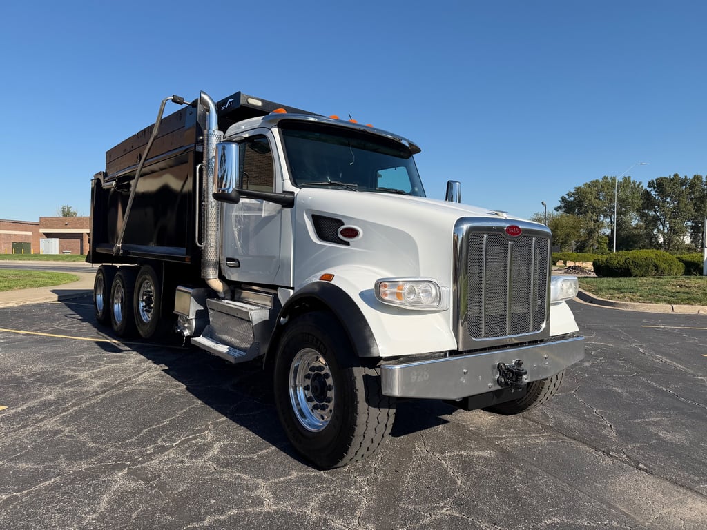 2023 Peterbilt 567 in Kansas City, MO