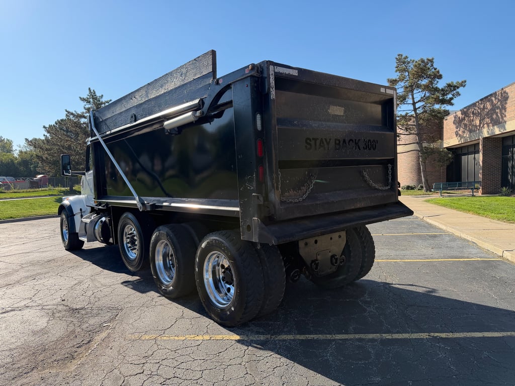 2023 Peterbilt 567 in Kansas City, MO — photo 8