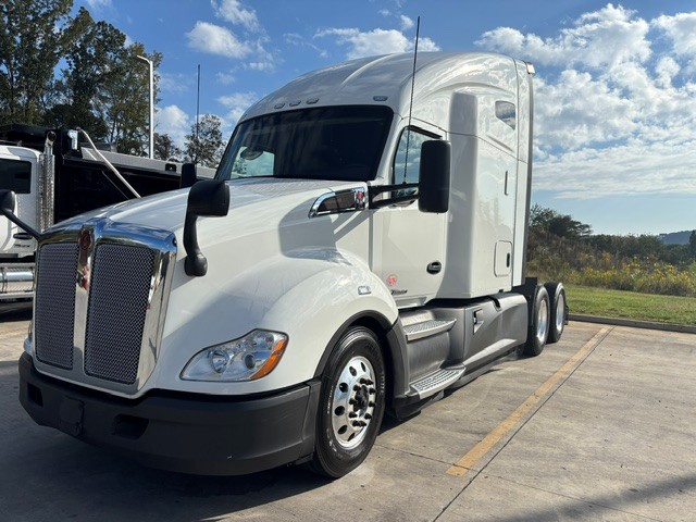 2021 Kenworth T680 in Knoxville, TN — photo 2