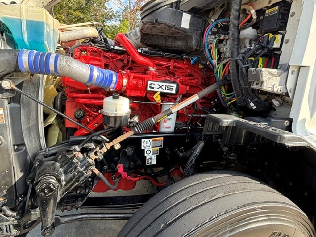 2021 Kenworth T680 in Knoxville, TN — photo 8