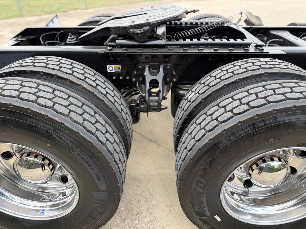 2024 Kenworth T880 in Fort Worth, TX — photo 4