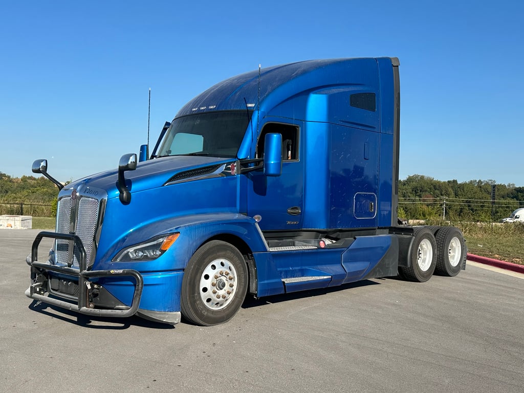 2023 Kenworth T680 in Springdale, AR — photo 2
