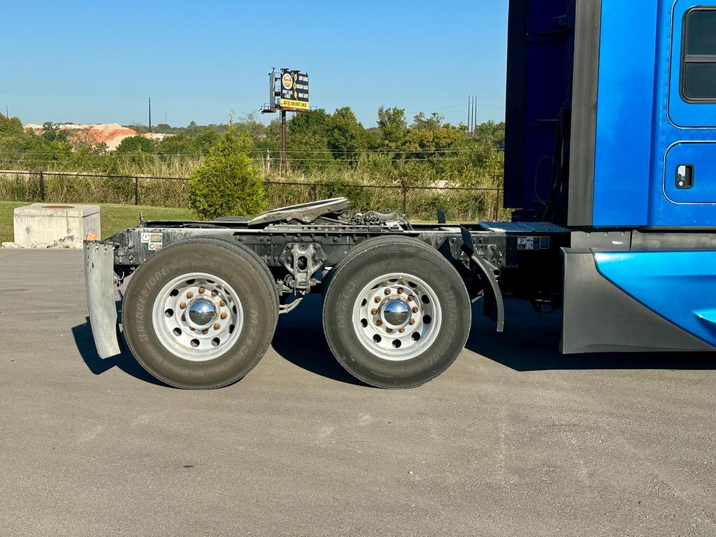 2023 Kenworth T680 in Springdale, AR — photo 4